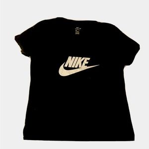 Nike t shirt women’s size large